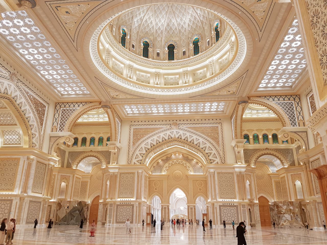 Abu Dhabi Premium City Tour from Dubai: Sheikh Zayed Mosque, Etihad Towers, Qasr Al Watan – photo 7