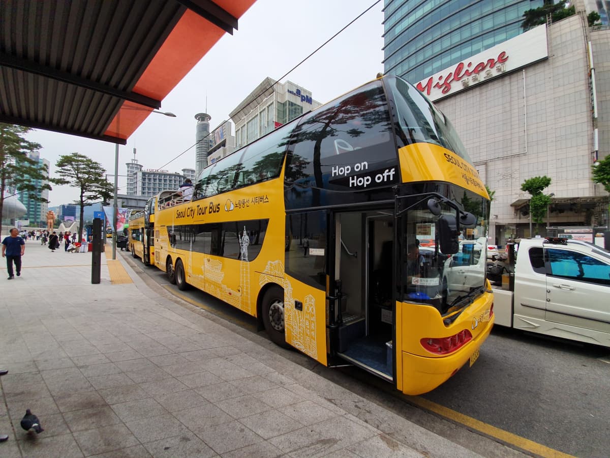 Dongdaemun Hop-on Hop-off Bus Tour by Yellow Balloon City Bus