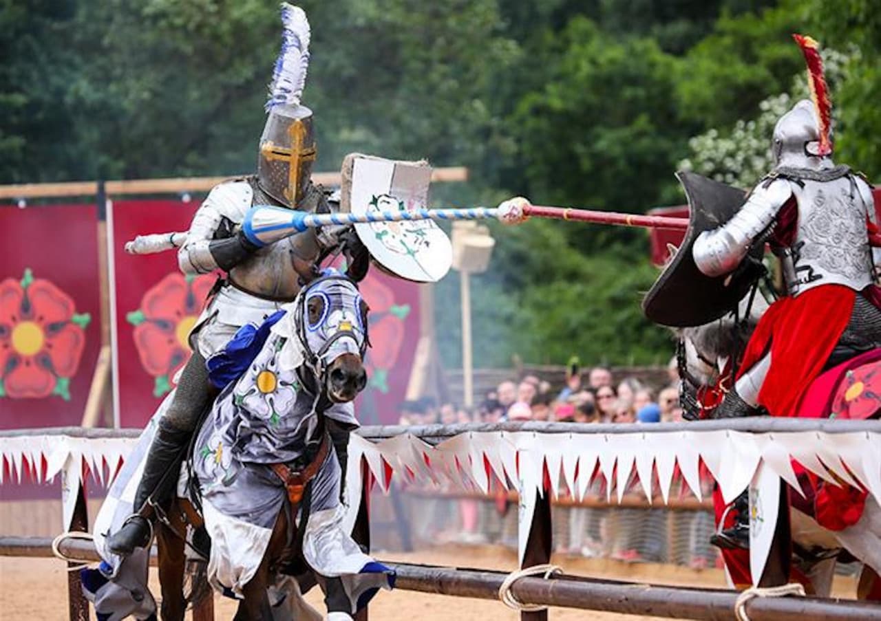 Oxford, Stratford-upon-Avon, Cotswolds, and Warwick Castle Tour from London – photo 3