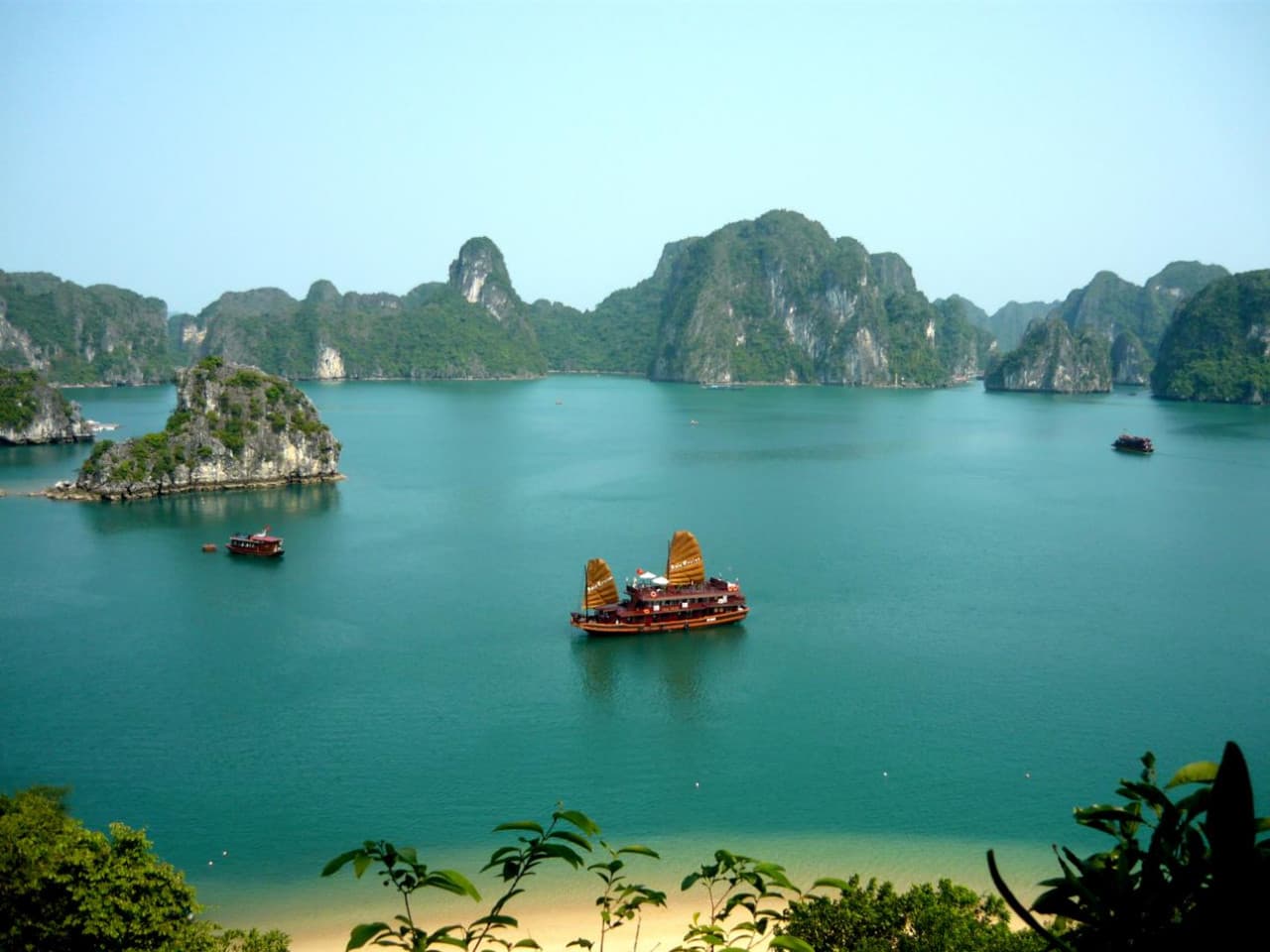 Ha Long Bay Cruise with Round Trip Transfer from Hanoi – photo 11