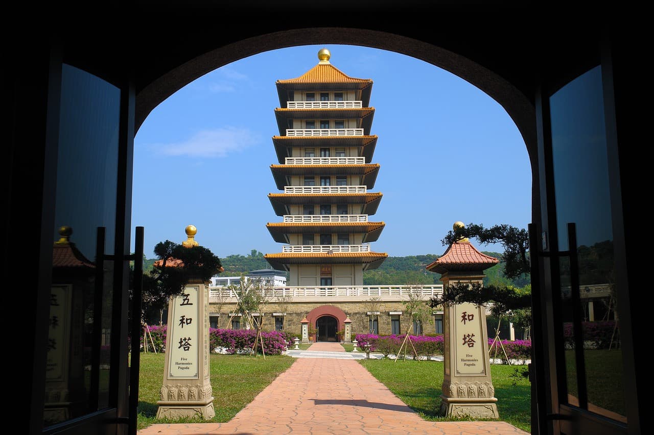 Kaohsiung Fo Guang Shan Buddha Museum and Lotus Pond Tour