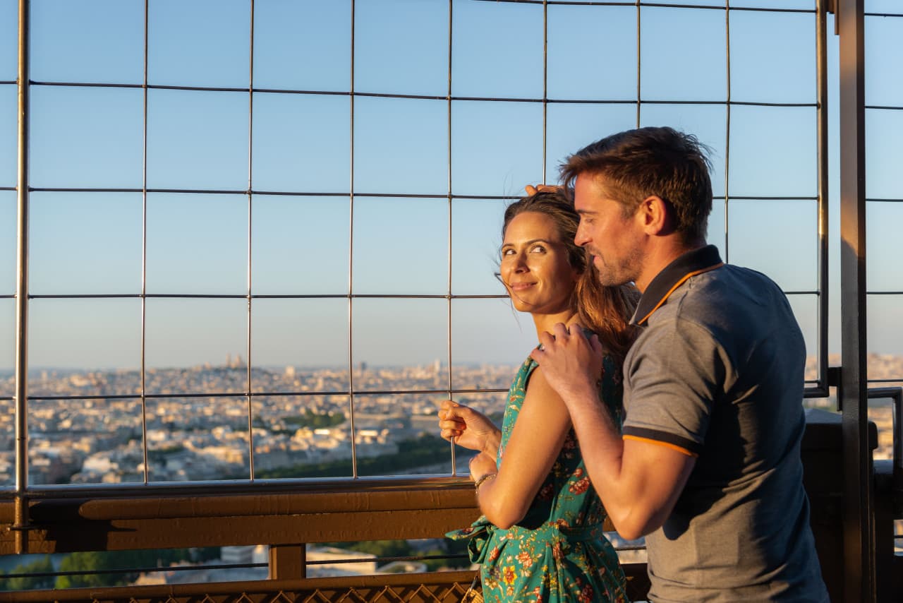 Paris Open-Top Bus Tour and Eiffel Tower Reserved Access