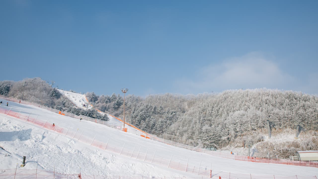 Elysian Gangchon Ski Resort and Eobi Ice Valley Full-Day Tour from Seoul – photo 13