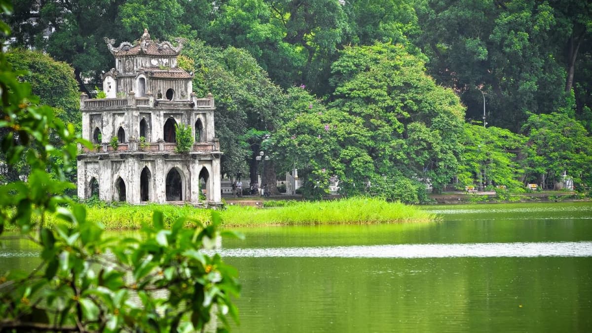 Hanoi Highlights City Tour: Ho Chi Minh Mausoleum, Temple of Literature, Tran Quoc Pagoda