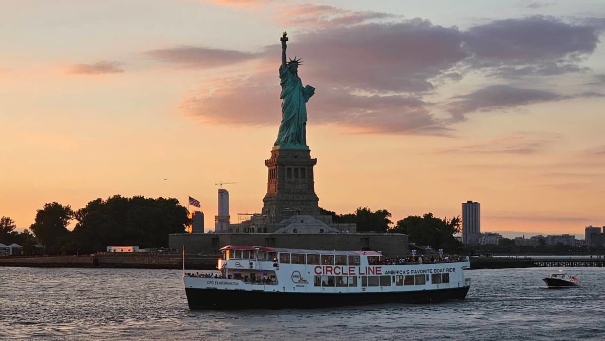 Official Circle Line Cruises, Midtown NYC: Reserved Straight-to-Board Ticket