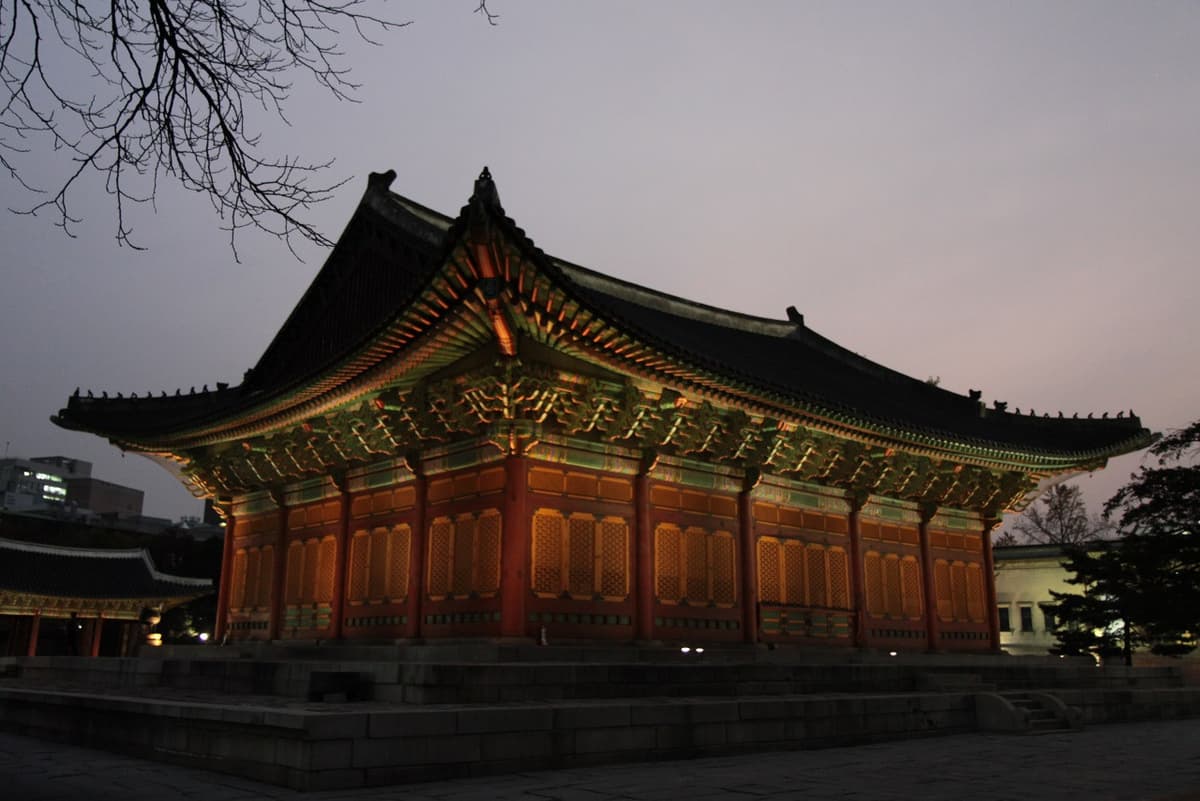 Dongdaemun Hop-on Hop-off Bus Tour by Yellow Balloon City Bus