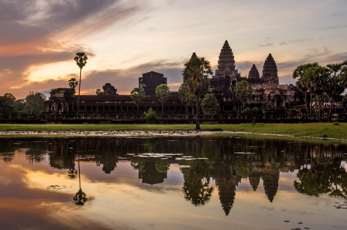 Angkor Archaeological Park and Temples Sunrise Tour