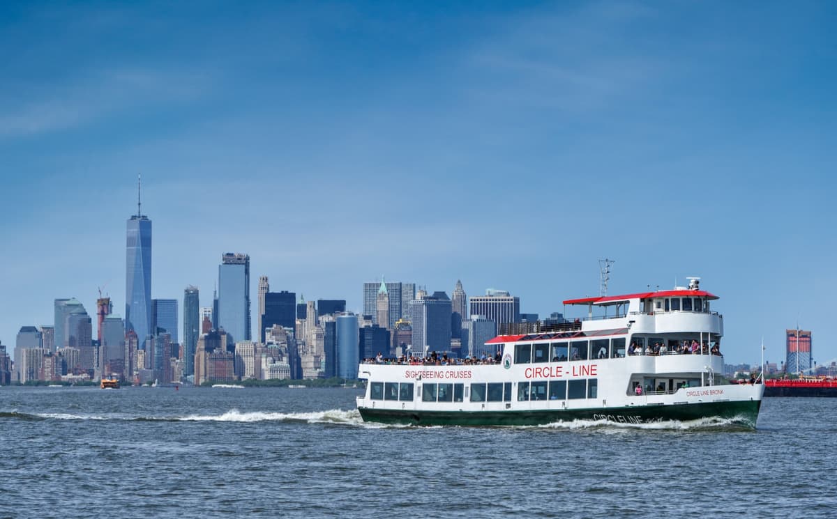 Circle Line "NYC Landmarks" Sightseeing Cruise (1.5 hours): Reserved Straight-to-Board Ticket
