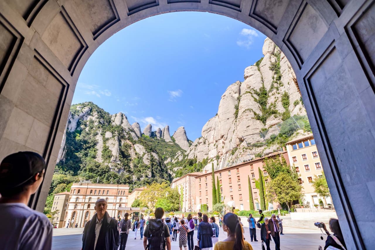 Montserrat, Girona, and Costa Brava Tour from Barcelona – photo 3