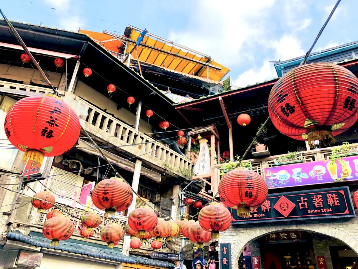 Yehliu, Jiufen, and Shifen Full-Day Tour from Taipei