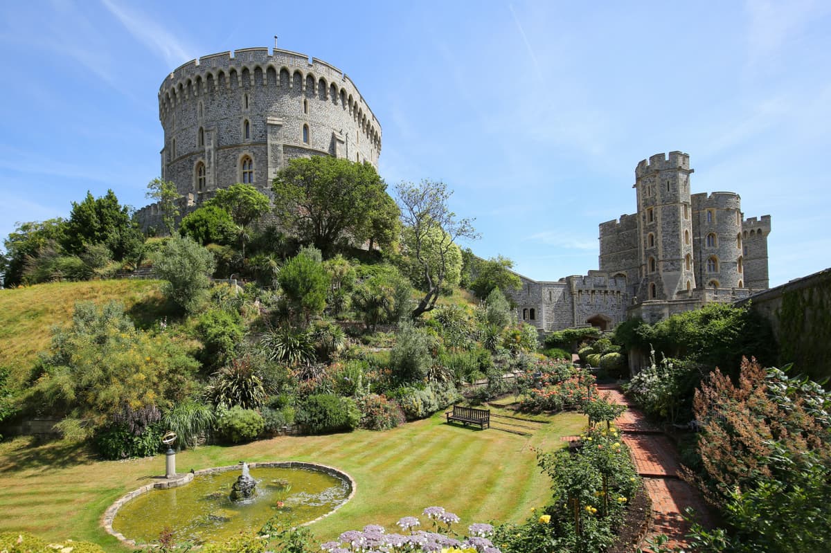 Windsor Castle, Stonehenge, and Oxford Tour from London