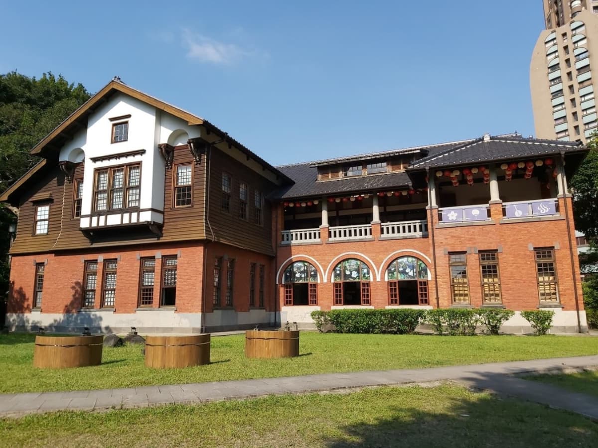 Beitou and Yangmingshan National Park Full-Day Tour from Taipei