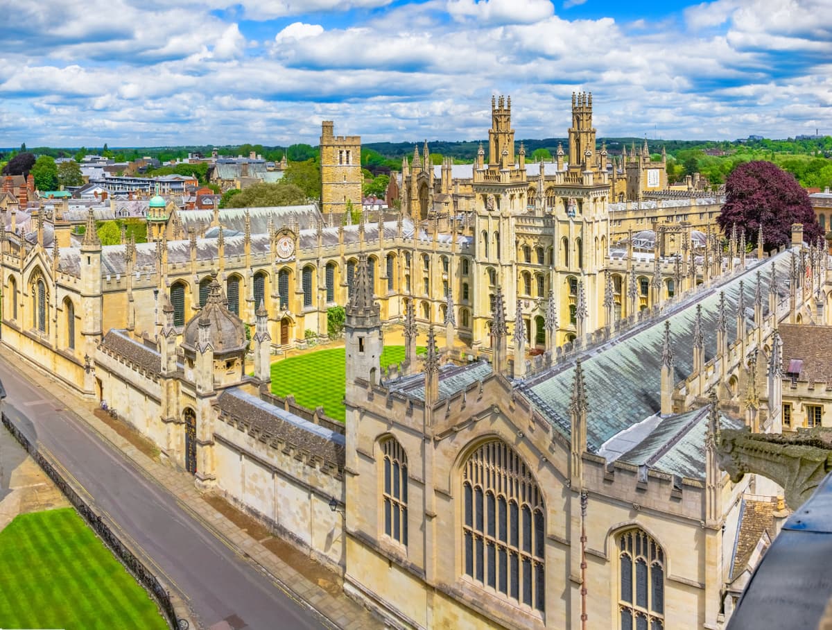 Windsor Castle, Stonehenge, and Oxford Tour from London