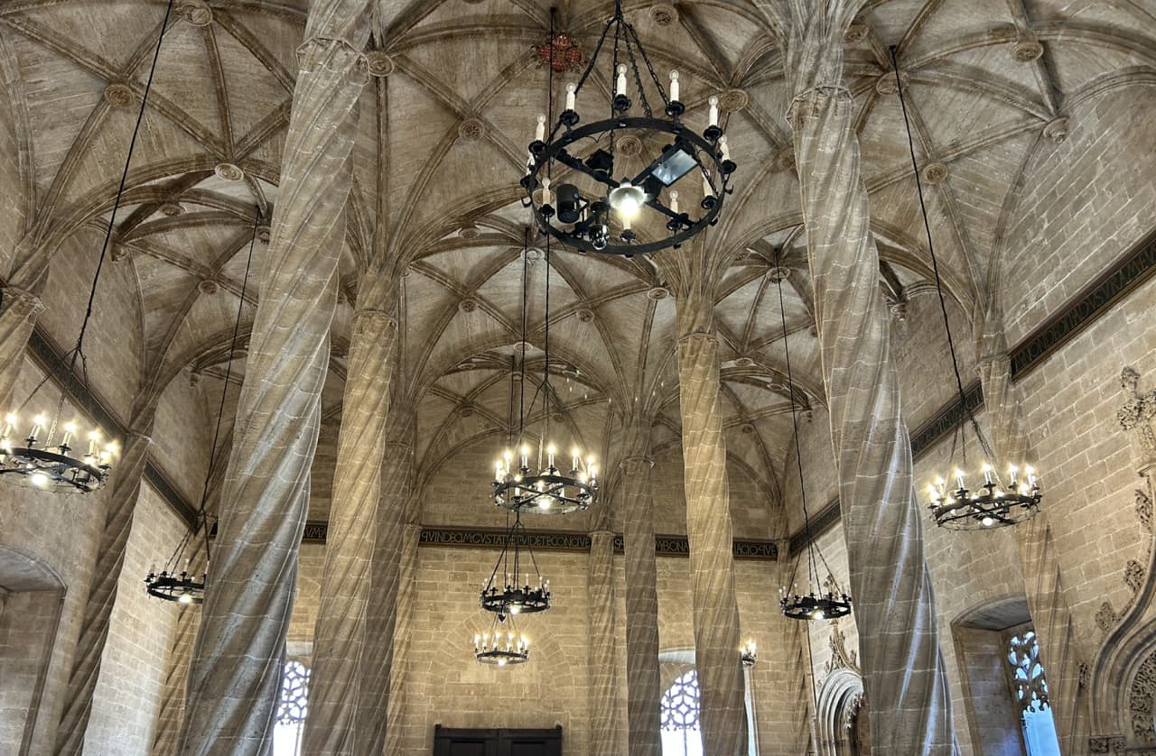 La Lonja de la Seda Tour with English-Speaking Guide & Fast Track Entry – photo 3