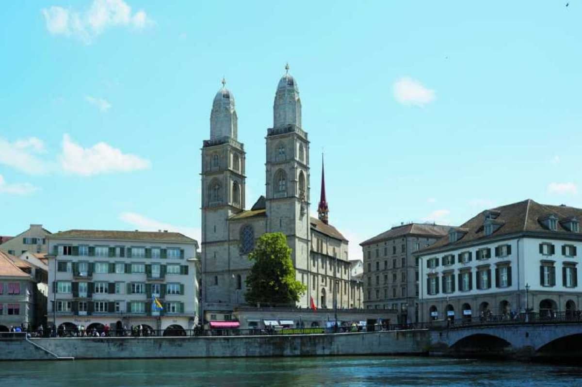 Zurich City Tour with Ferry and Felsenegg Cable Car
