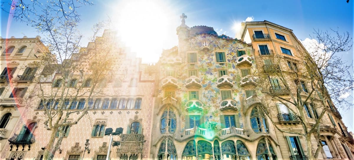 Barcelona Walking Tour with High-Speed Train Transfer from Madrid