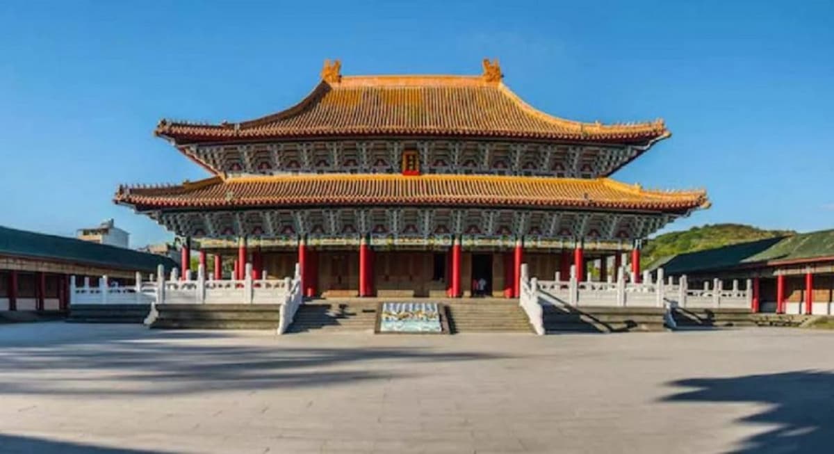 Kaohsiung Fo Guang Shan Buddha Museum and Lotus Pond Tour
