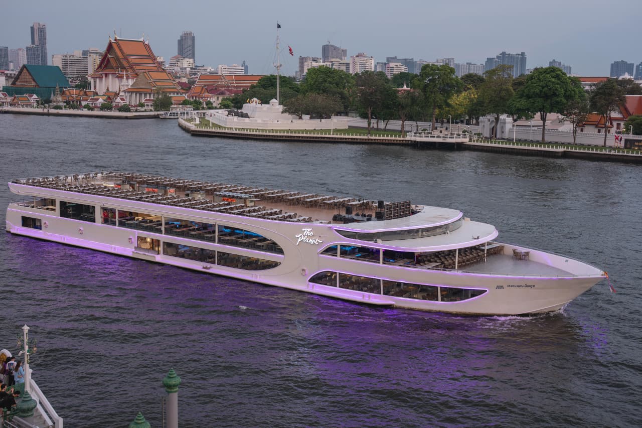 Chao Phraya River Dinner Cruise aboard The Planet Cruise