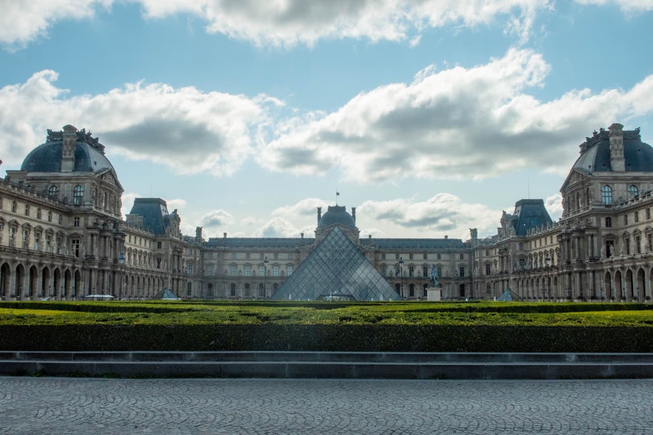 Paris Panoramic Bus Tour and Seine River Cruise