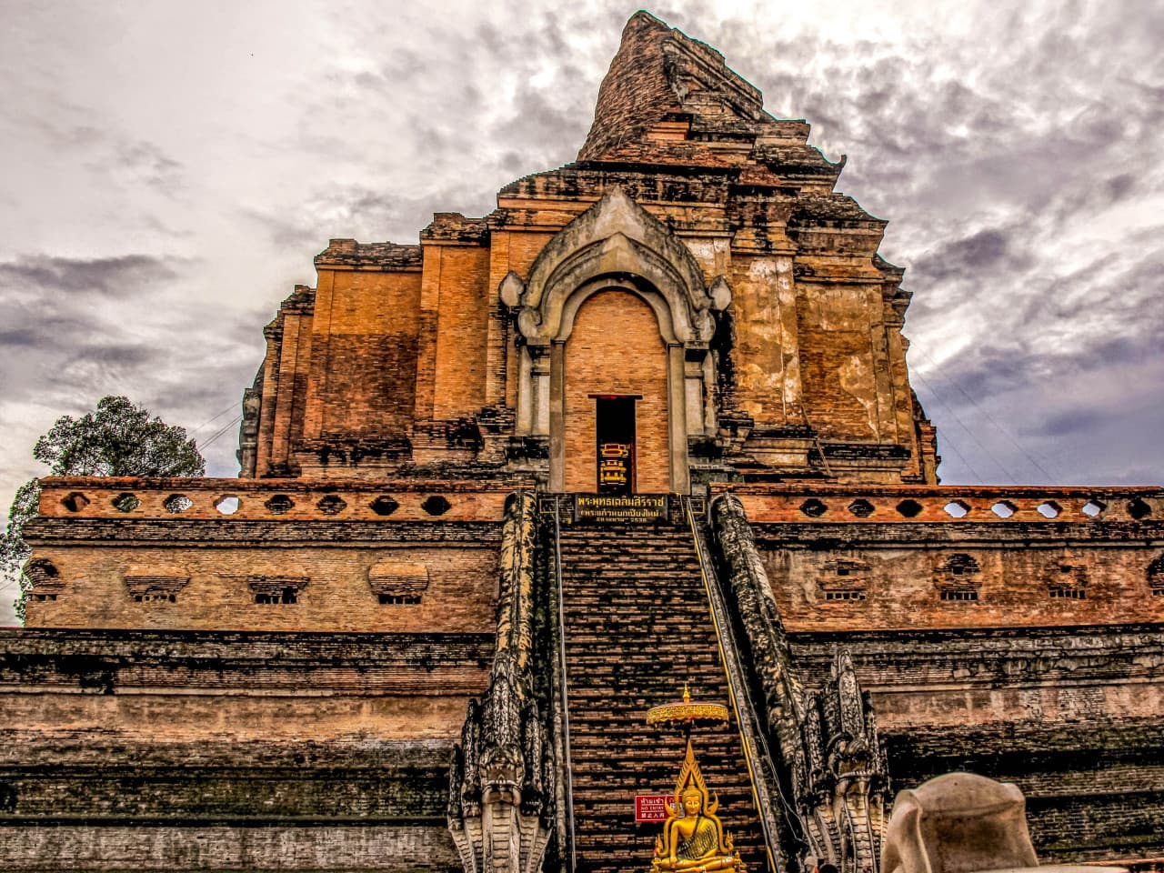 Chiang Mai Old City and Temples Walking Tour