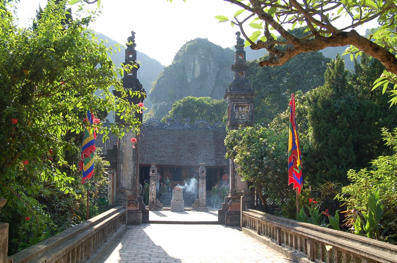 Hoa Lu and Tam Coc Tour from Hanoi – photo 2