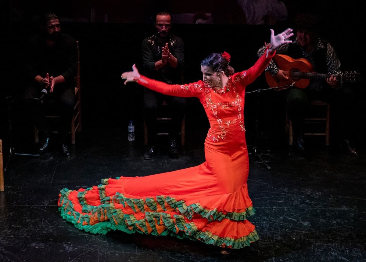 Seville Highlights Tour: Royal Alcazar of Seville, Triana Bridge, Flamenco Show