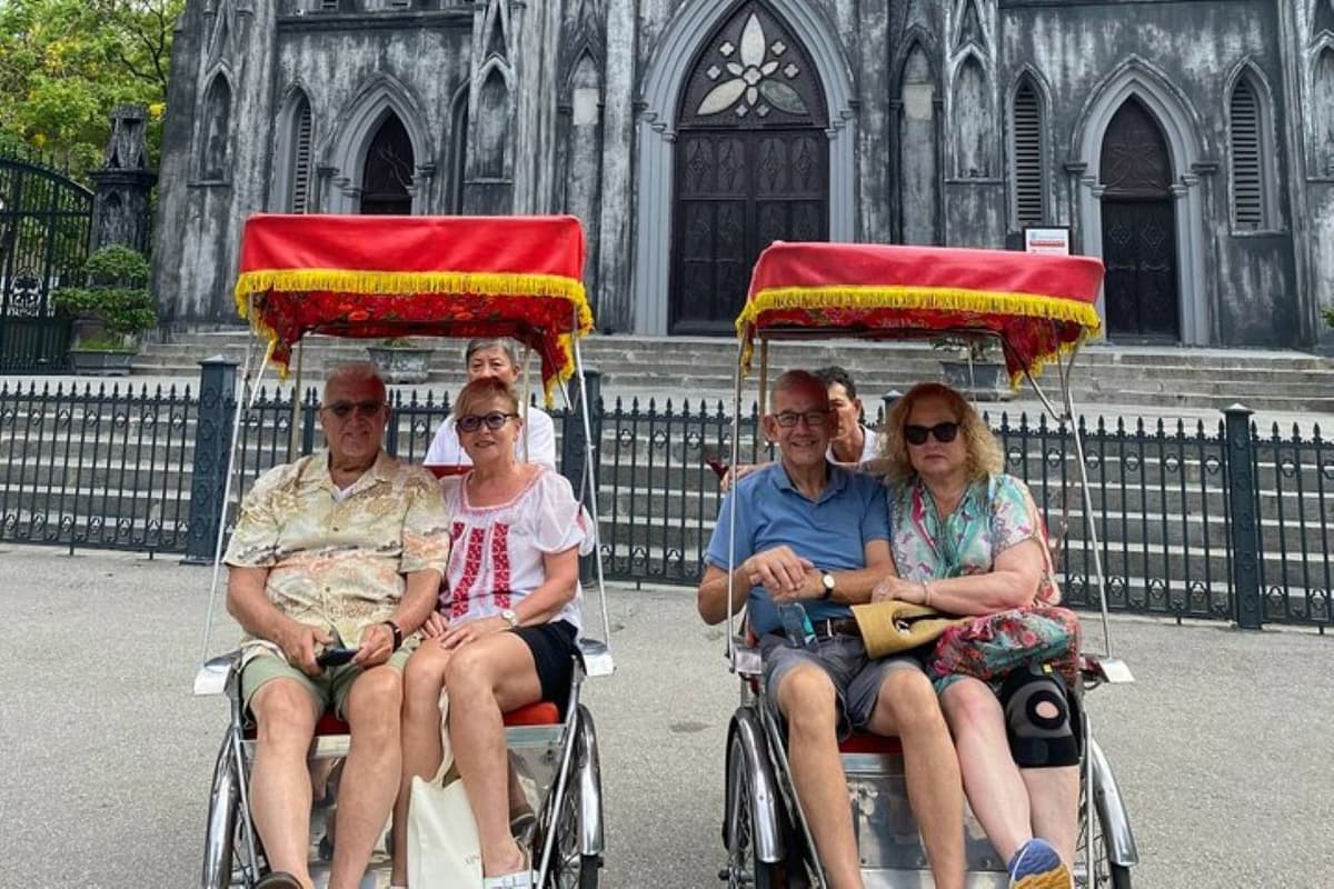 Hanoi Old Quarter Cyclo Tour with Egg Coffee Experience
