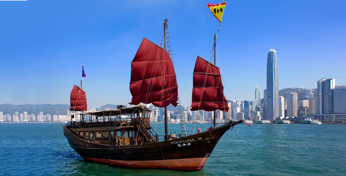 Aqualuna Harbour Discovery Hop-on Hop-off Cruise