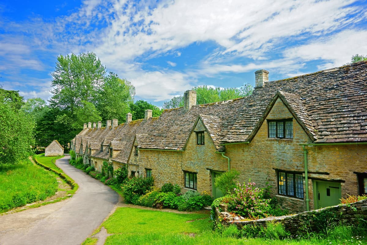 Cotswolds Tour from London with Lunch