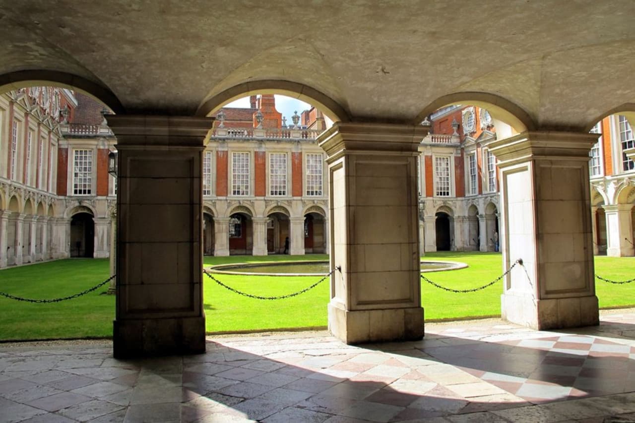 Hampton Court Palace, Windsor Castle, and London Sightseeing Tour – photo 13