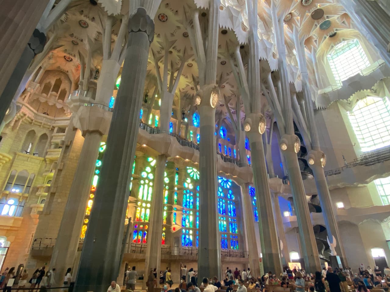 Barcelona Highlights: Sagrada Familia and Gaudi Houses Guided Tour in English, Mandarin, Korean – photo 2