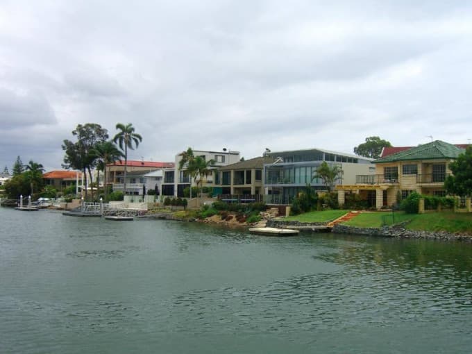 Crab Catching and Gold Coast Broadwater Tour