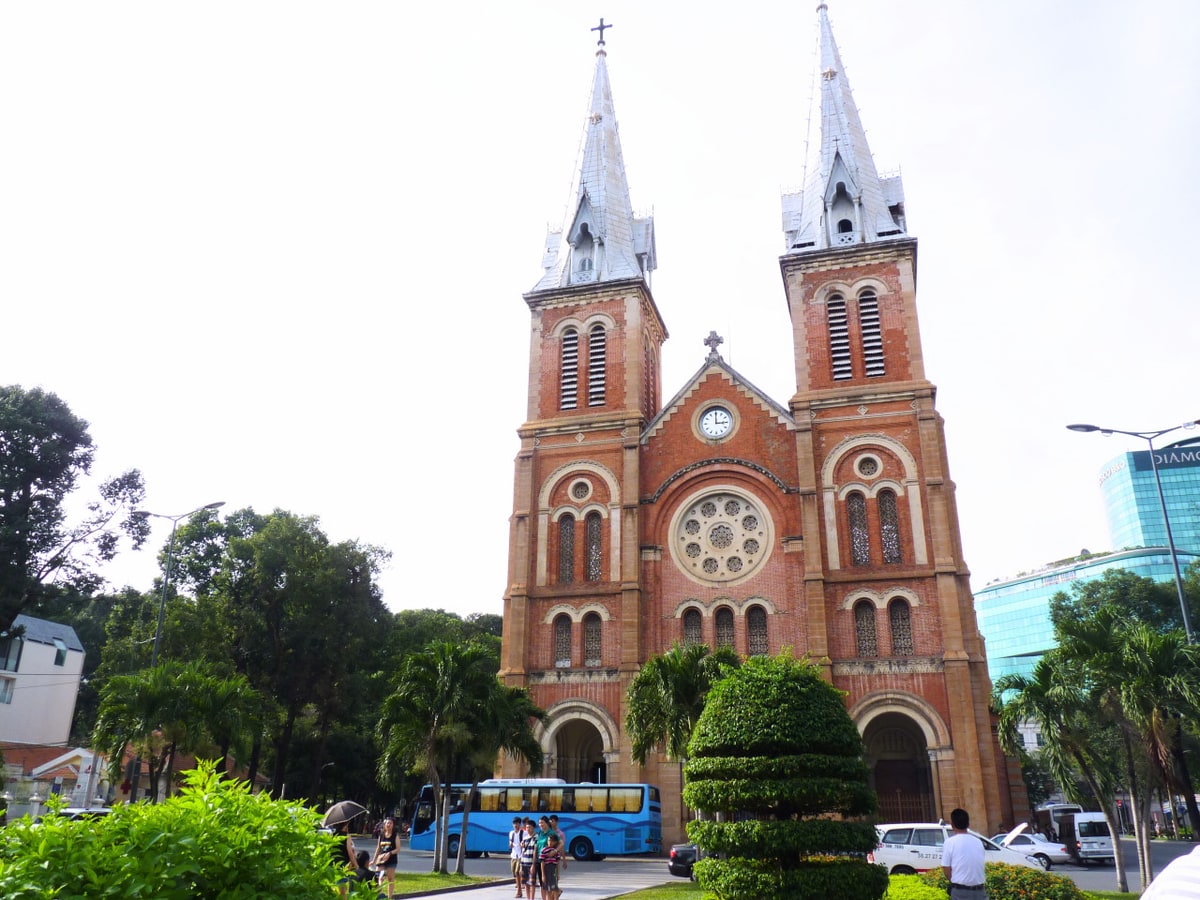 Ho Chi Minh City and Cu Chi Tunnels Full-Day Tour