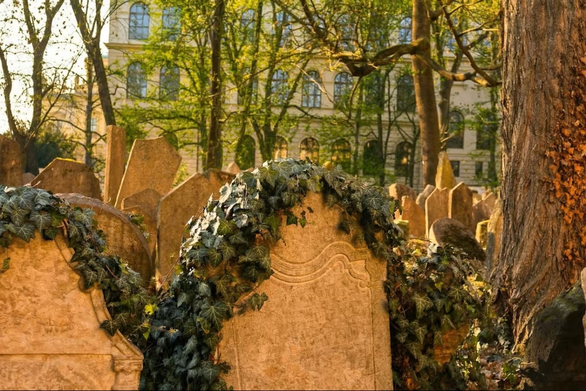 Prague Jewish Quarter Ticket + Guided Introduction + Optional Audio Guide