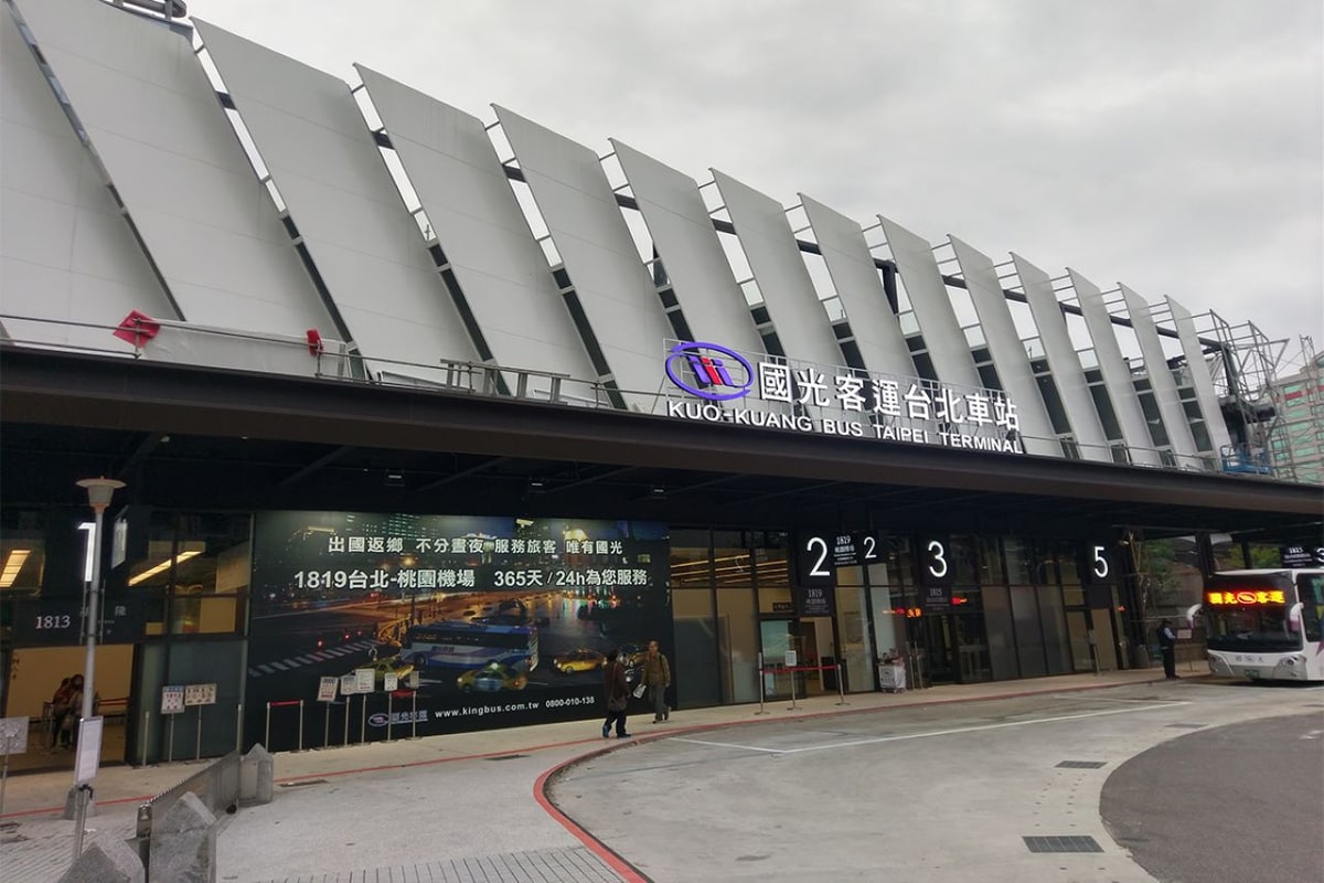 Kuo Kuang 1819 Bus Transfers from Taoyuan International Airport to Taipei Main Station