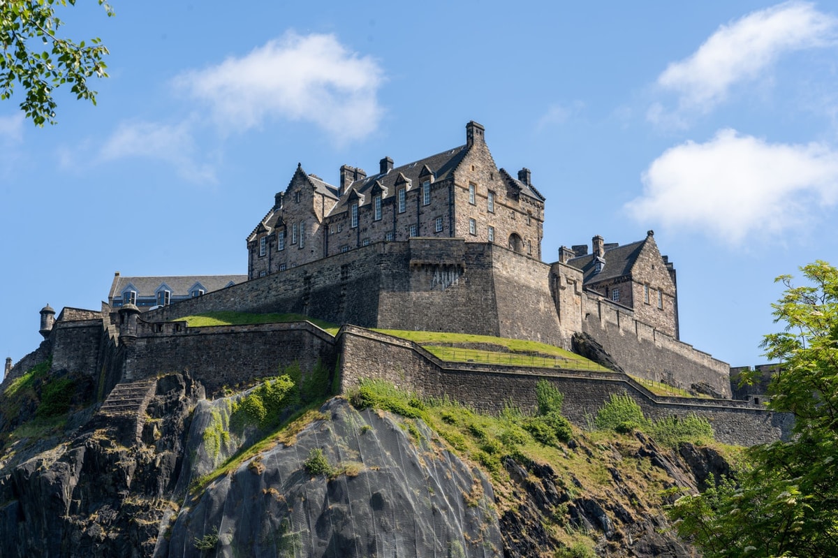 Edinburgh Castle Guided Tour with English-Speaking Guide & Entry