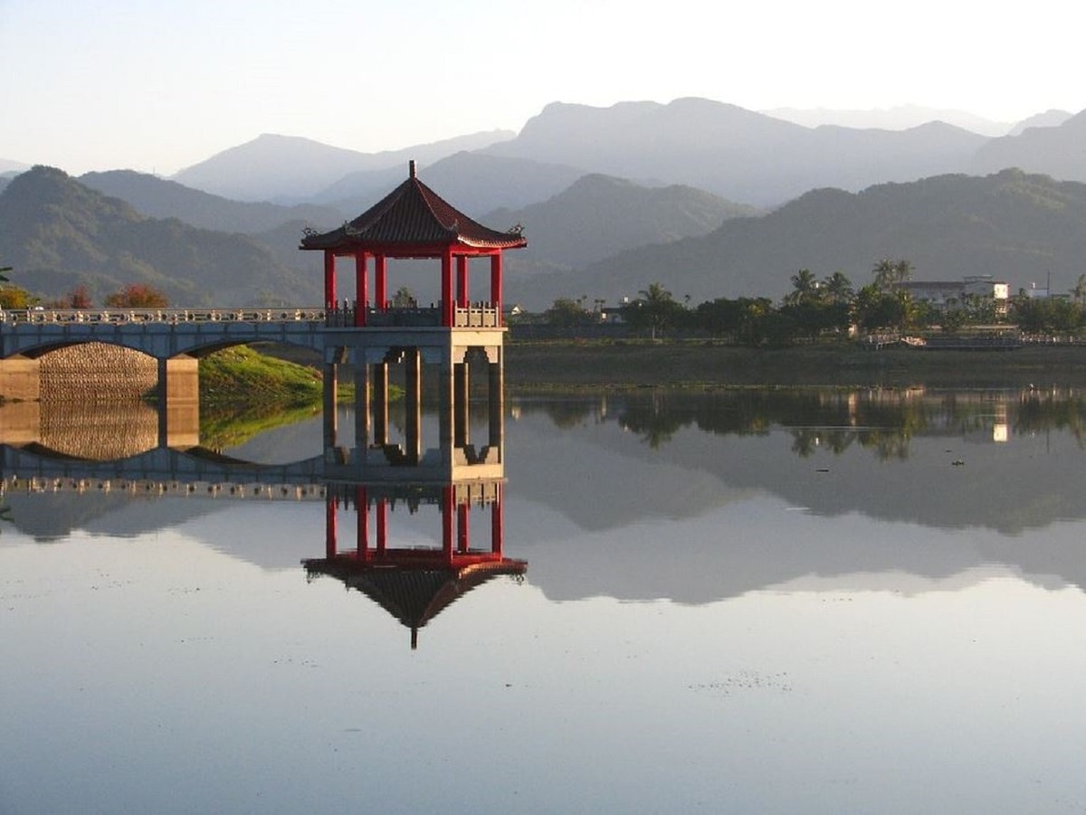 Meinong Folk Village and Aboriginal Park Tour