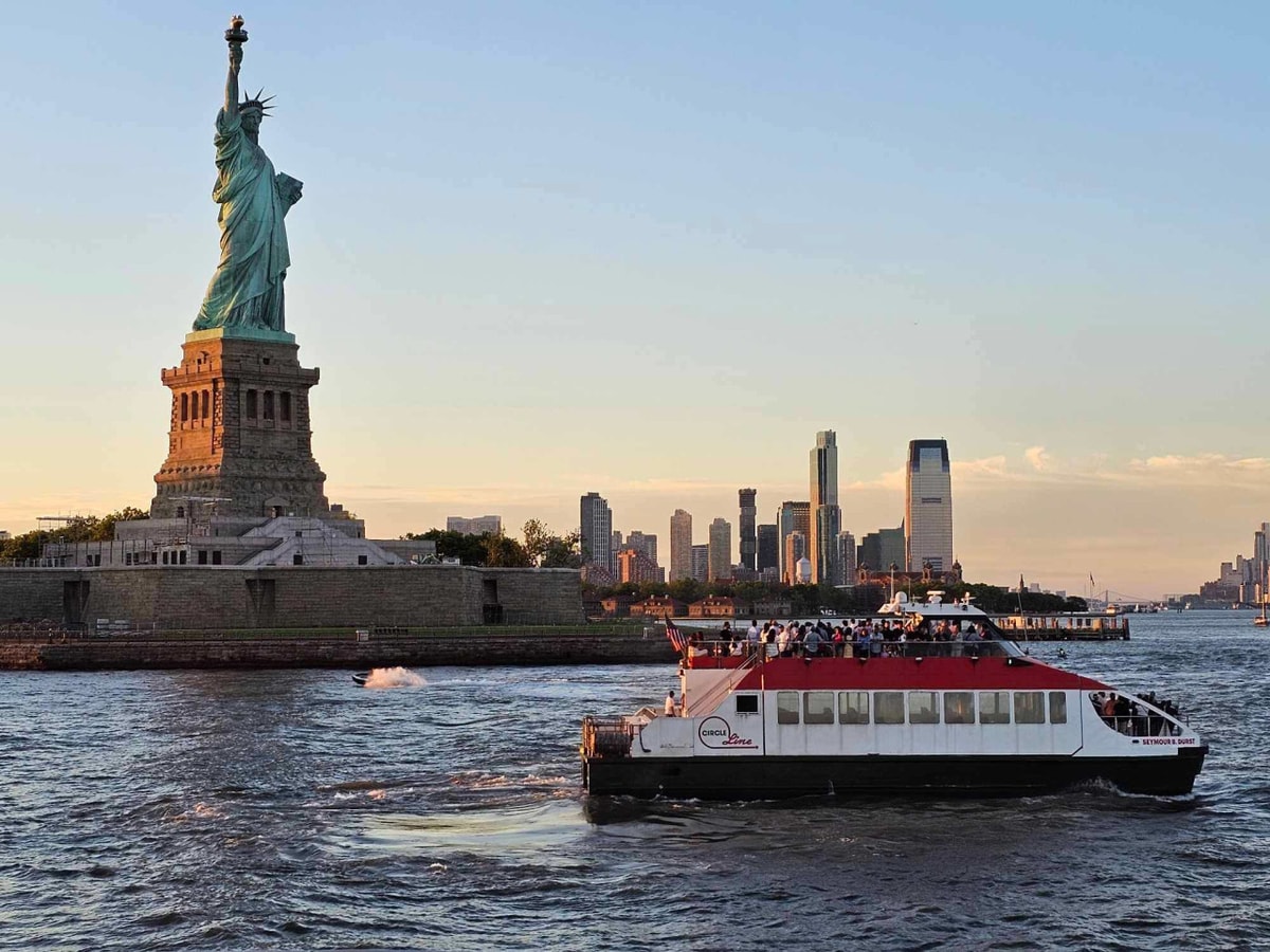 Official Circle Line Cruises, Downtown NYC: Reserved Straight-to-Board Ticket