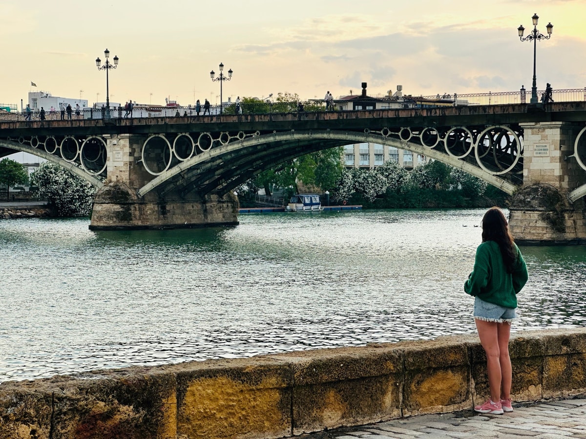 Seville Highlights Tour: Royal Alcazar of Seville, Triana Bridge, Flamenco Show