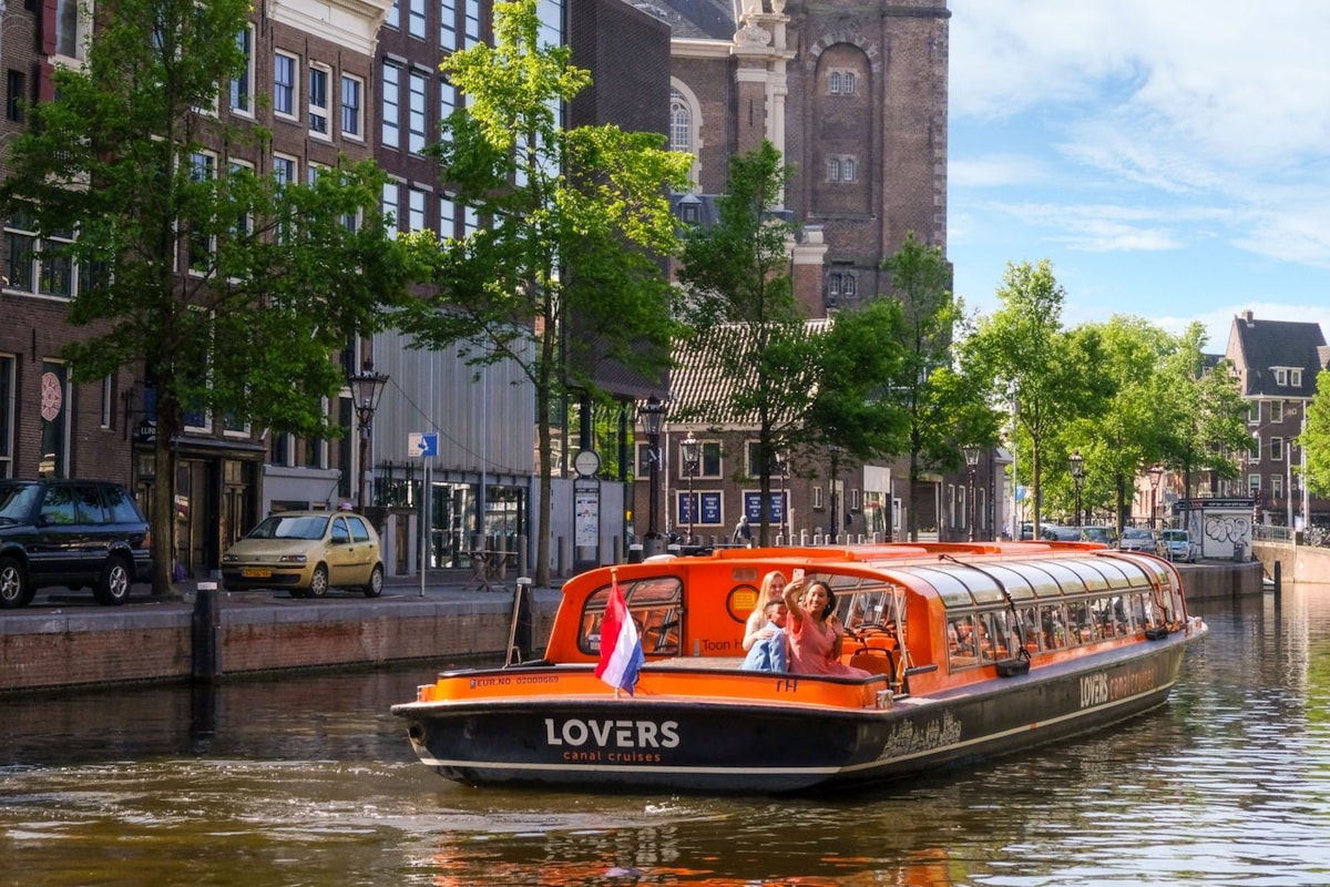 Amsterdam City Centre Canal Cruise Including Audioguide