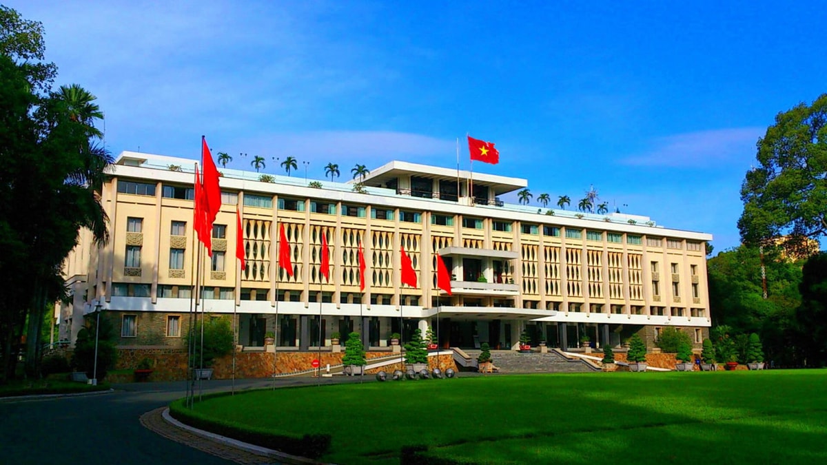 Ho Chi Minh Half-Day City Tour: Independence Palace, Notre Dame Cathedral, Thien Hau Pagoda