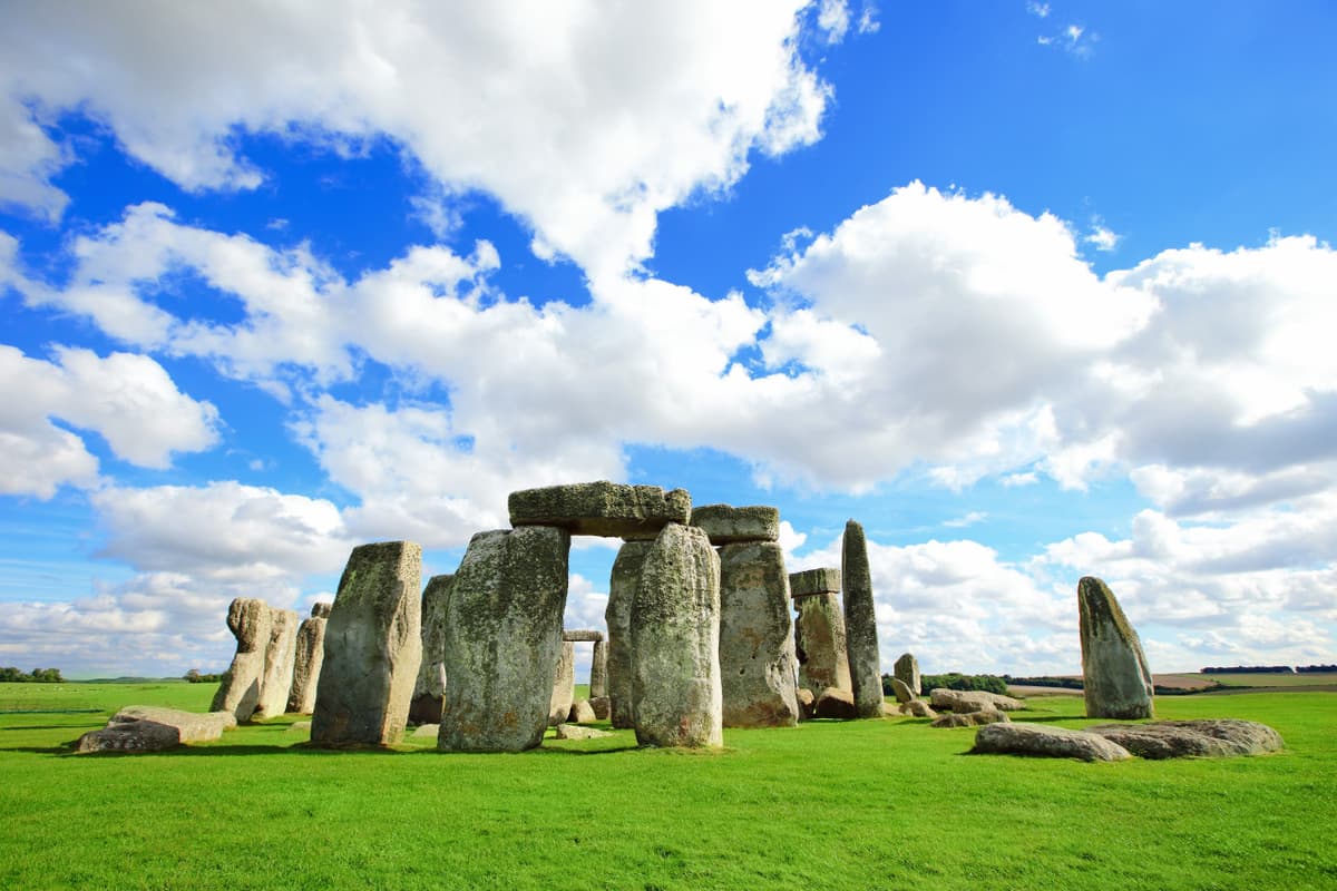 Windsor Castle, Stonehenge, and Oxford Tour from London