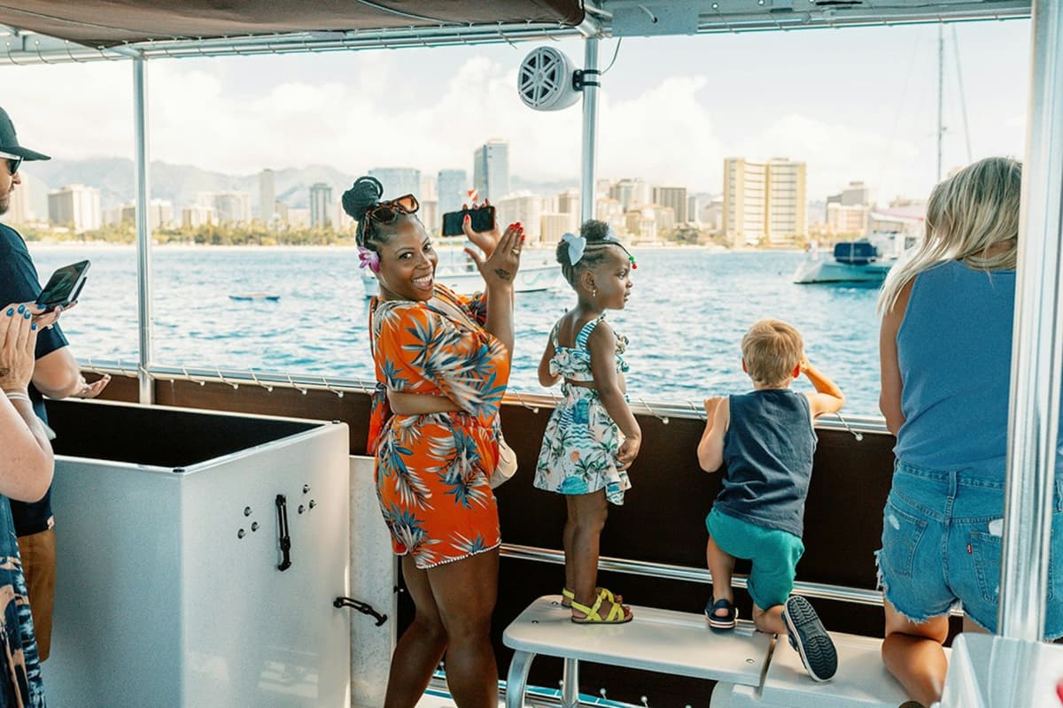 Waikiki: Daytime Glass Bottom Boat Tour
