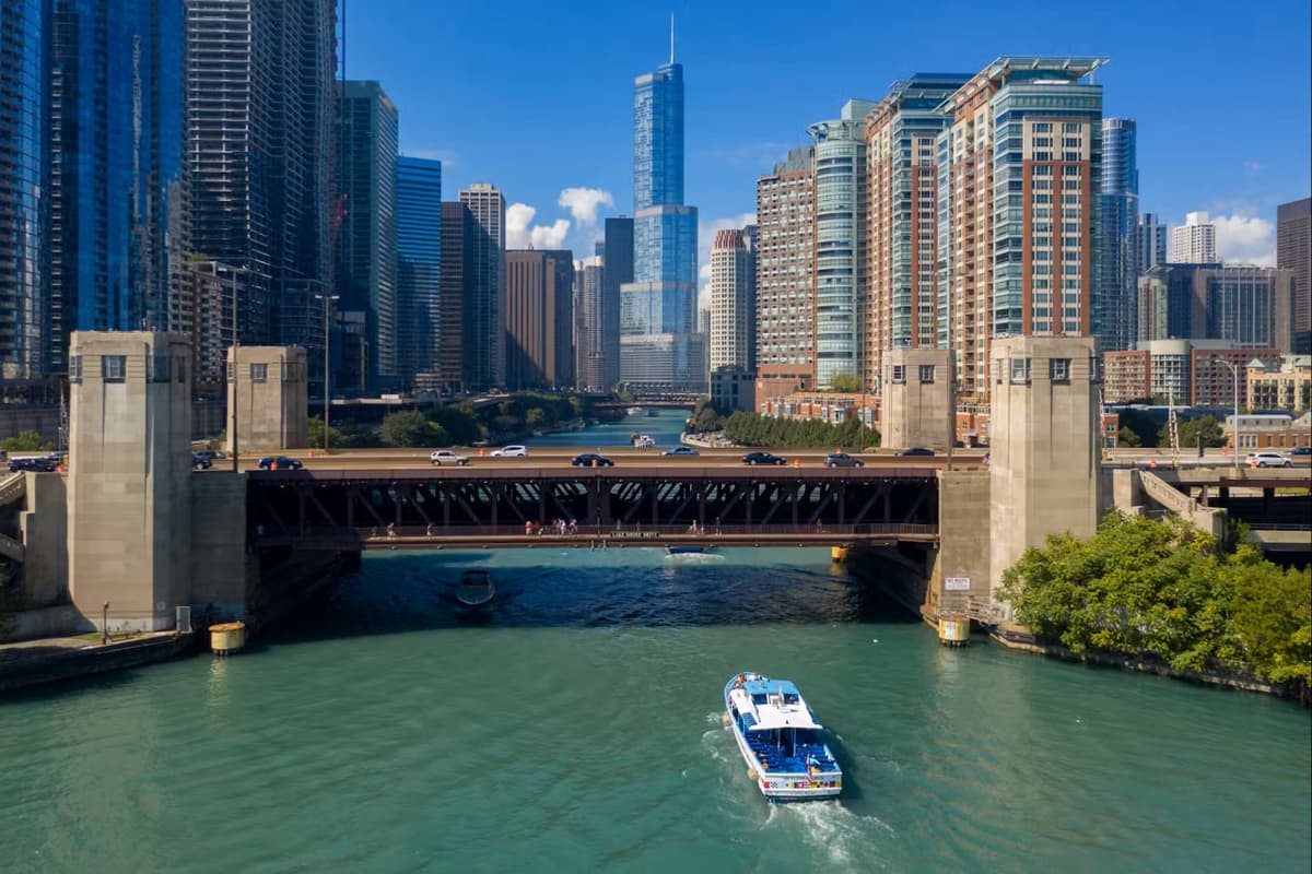 Lake Michigan and Chicago River Cruise Ticket