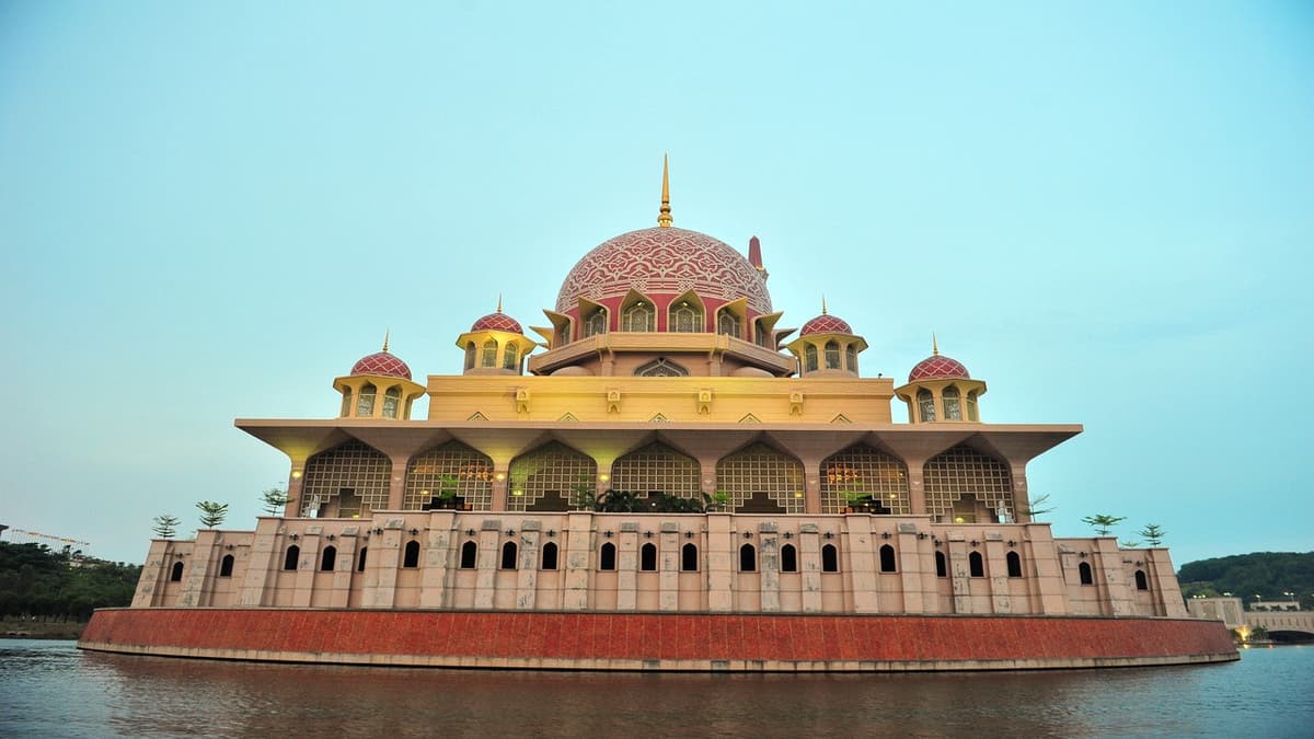 Putrajaya River Cruise and City Tour from Kuala Lumpur