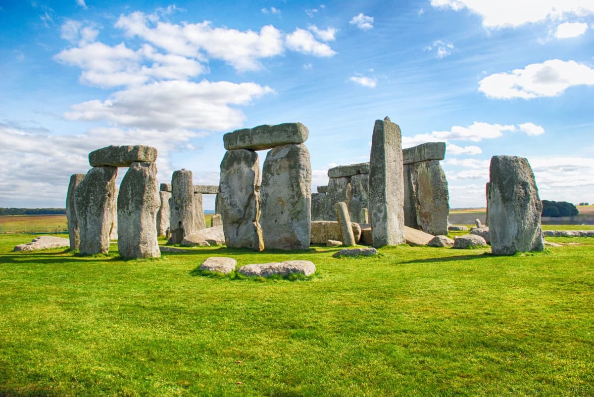 Windsor Castle, Stonehenge, and Oxford Tour from London