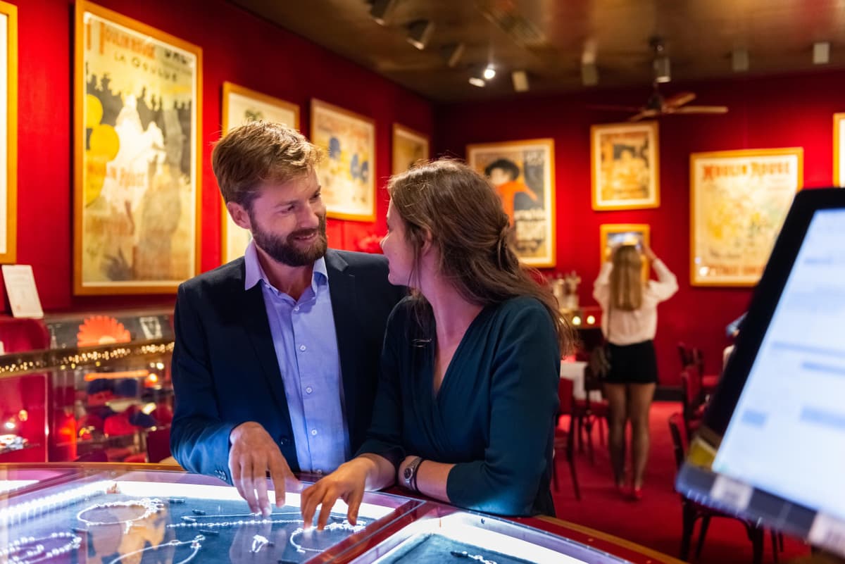 Moulin Rouge Cabaret Show with Drop-off Service and Dinner
