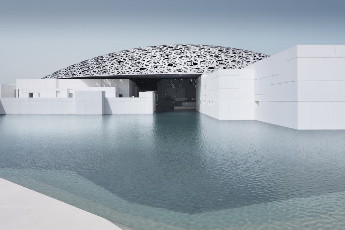 COMBO: Louvre Abu Dhabi Ticket + Big Bus Abu Dhabi Hop-on Hop-off Bus Tour