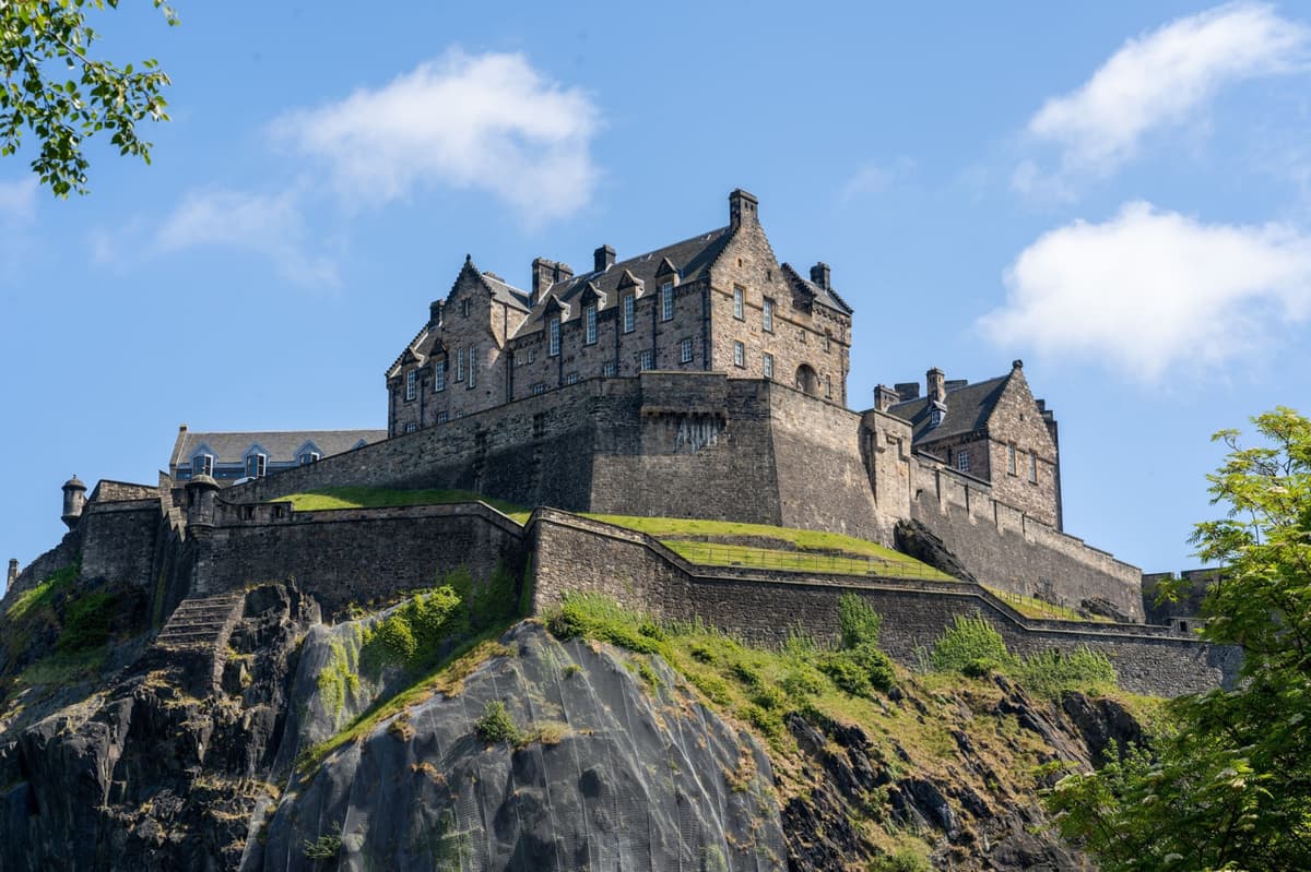 Edinburgh Castle Guided Tour with English-Speaking Guide & Entry