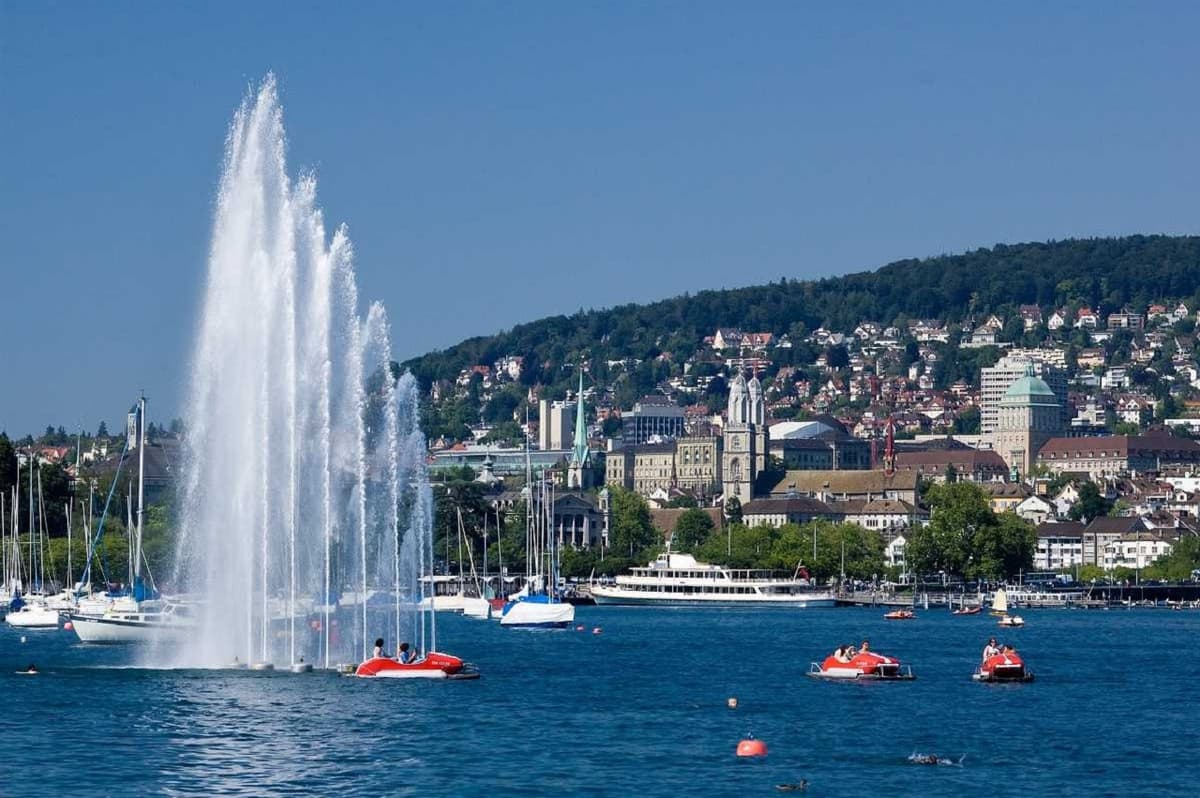 Zurich City Sightseeing Bus Tour with Lake Cruise